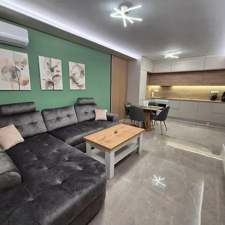 Atana Near Airport Apartament