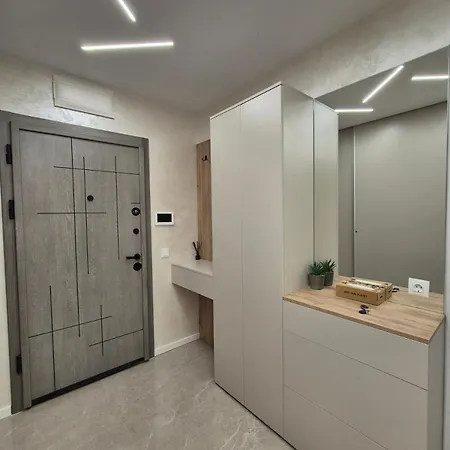 Atana Near Airport Apartament *